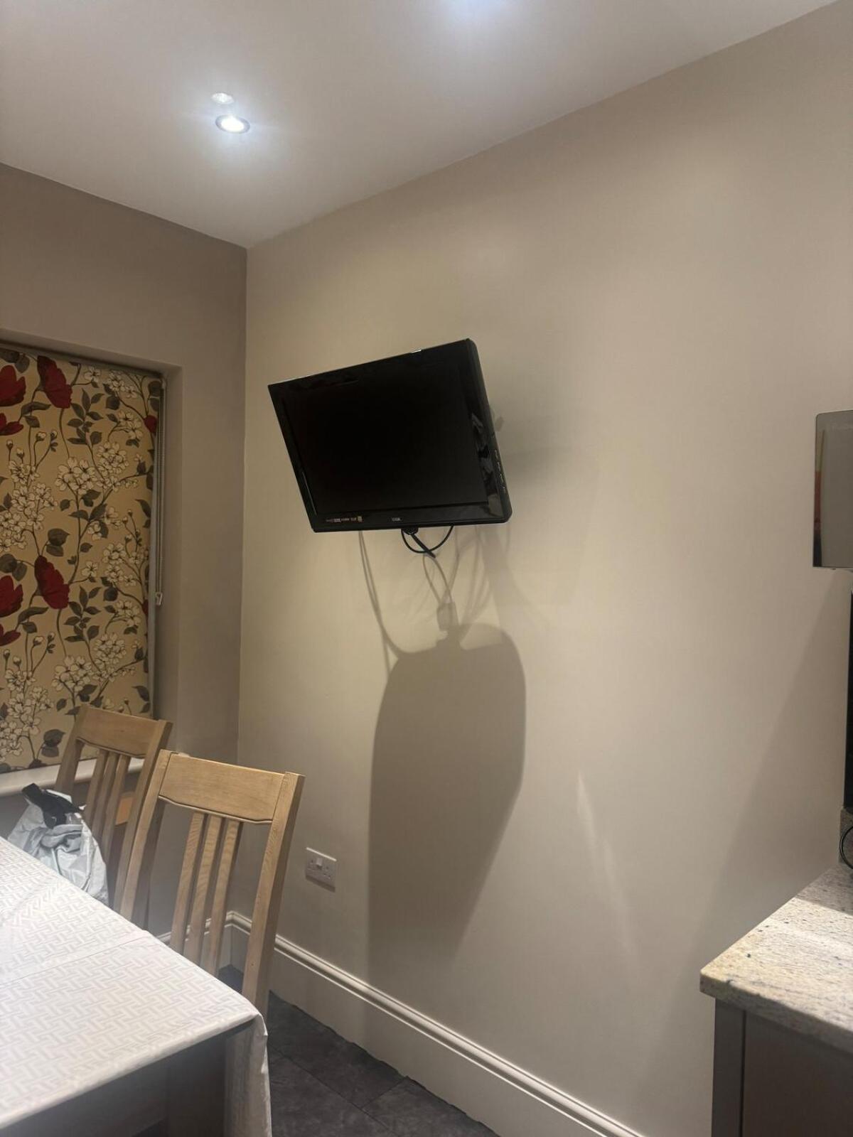 Large 3 Bed Home - Coop Live -Free parking