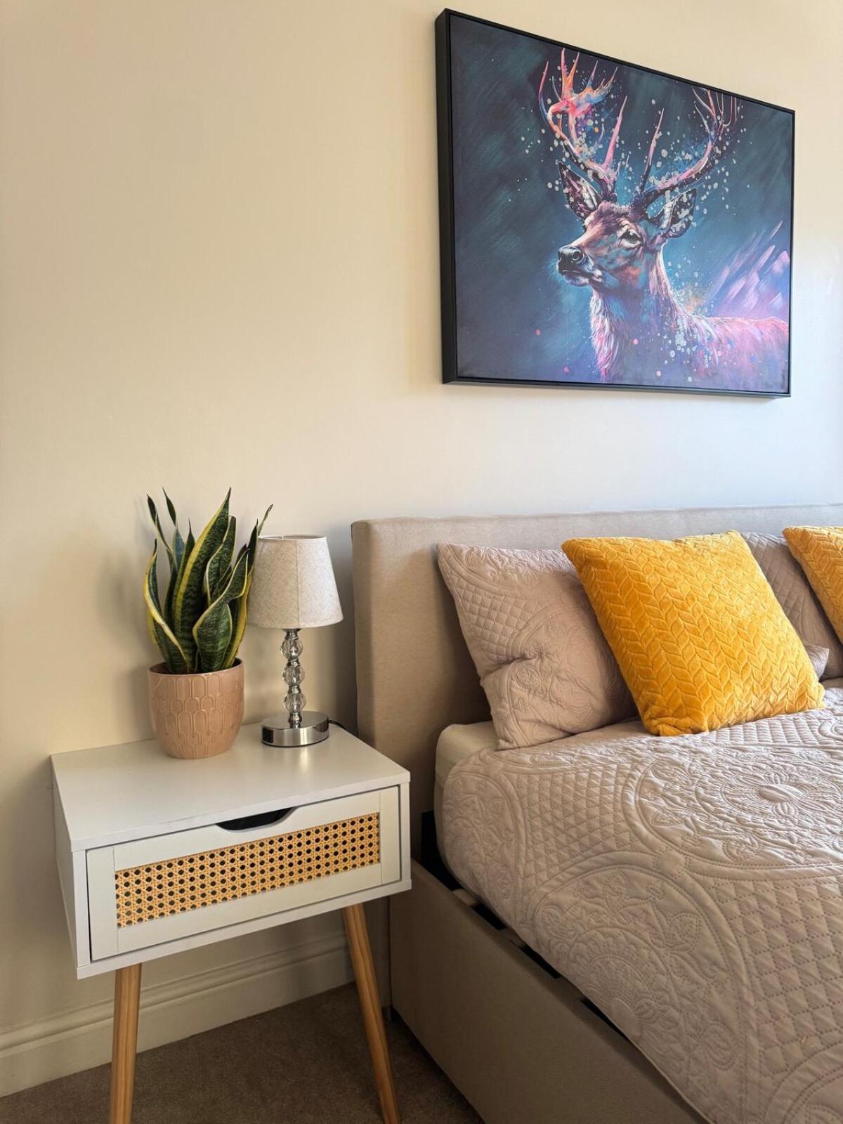 Large 3 Bed Home - Coop Live -Free parking