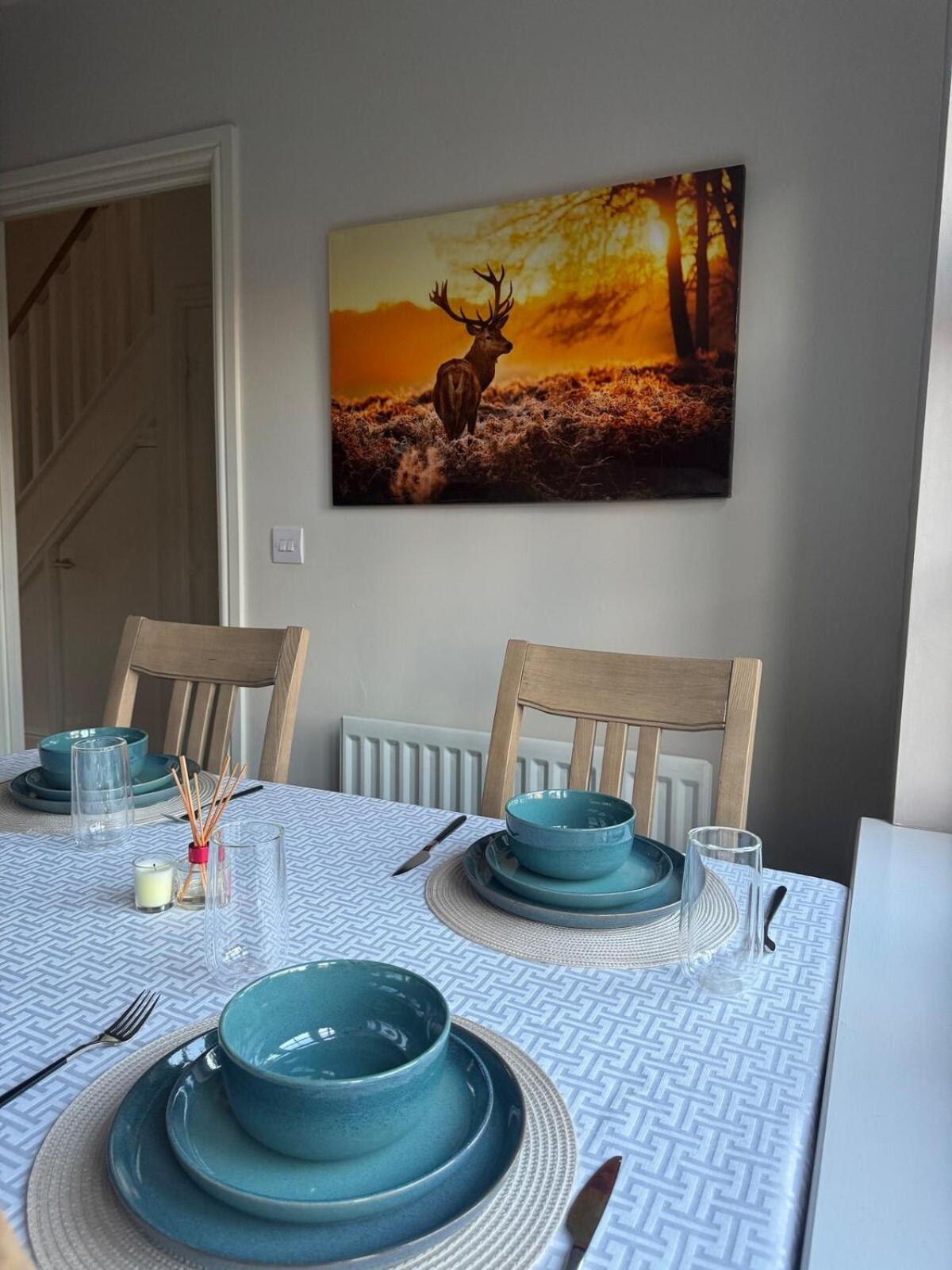 Large 3 Bed Home - Coop Live -Free parking