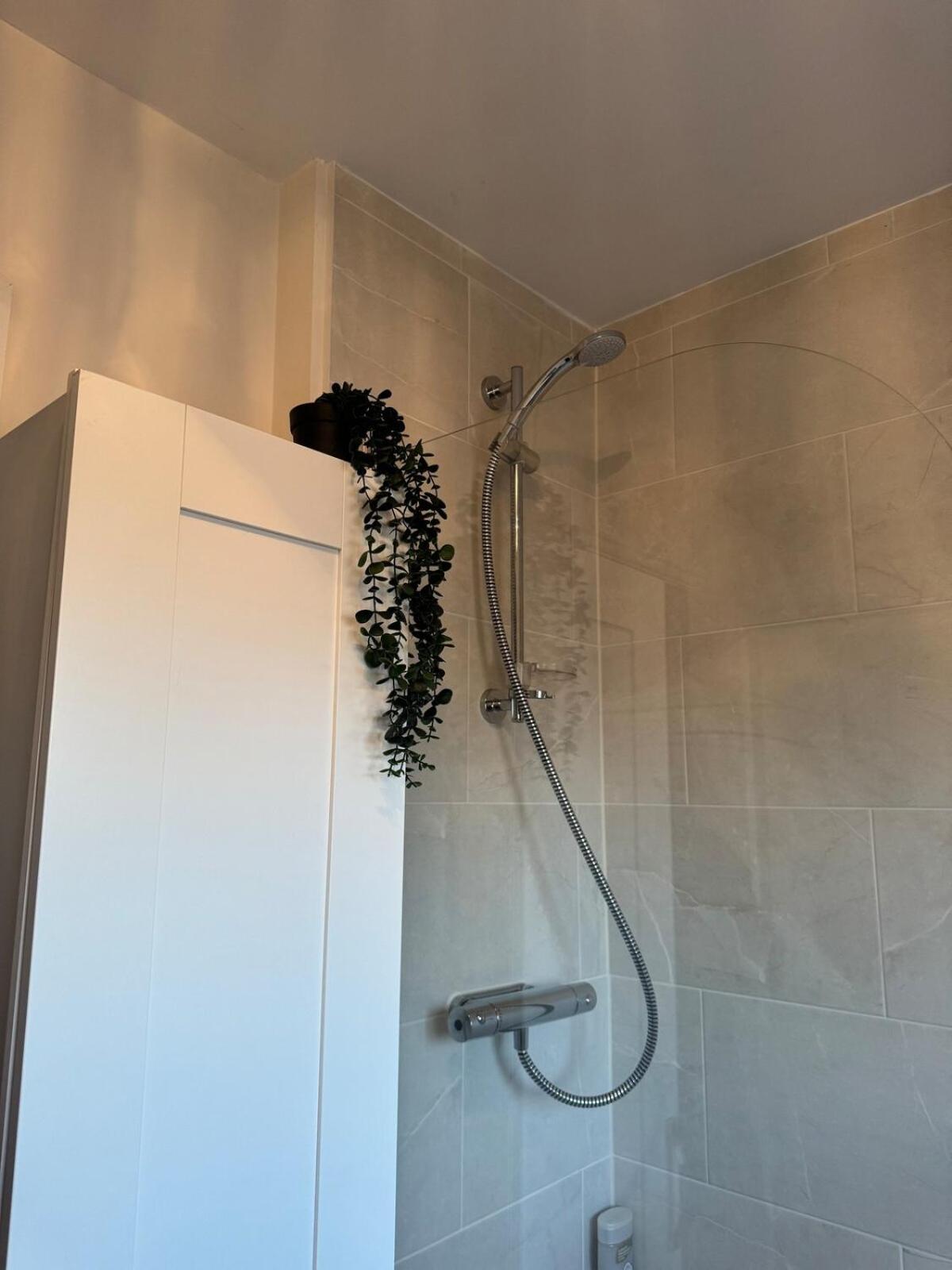 Large 3 Bed Home - Coop Live -Free parking