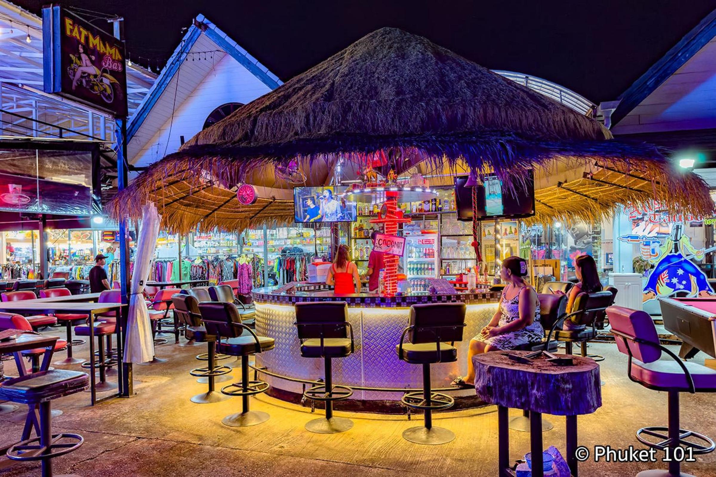 TJ PATONG HOSTEL - Prime Location by OTOP Market & Sea