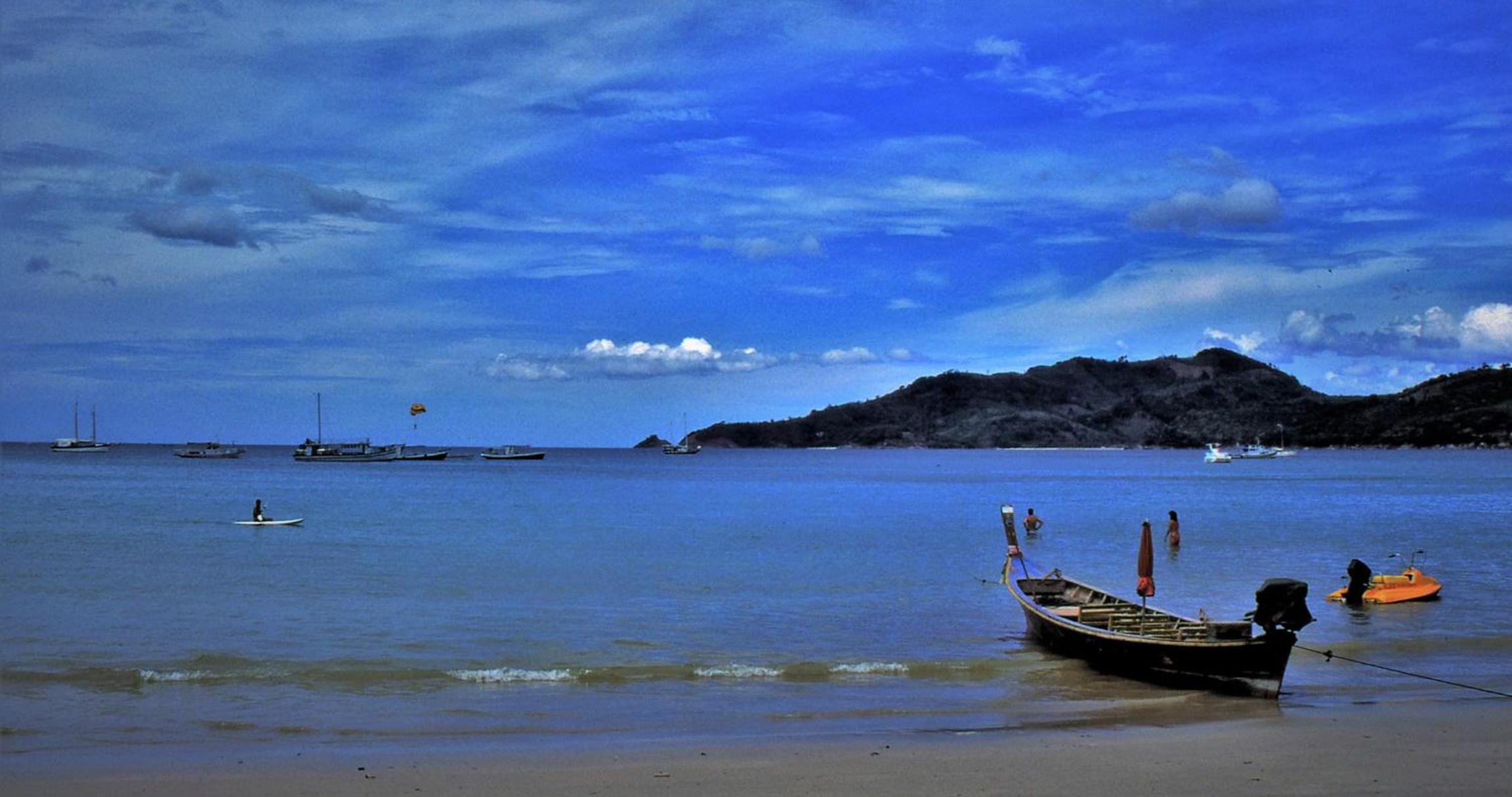 TJ PATONG HOSTEL - Prime Location by OTOP Market & Sea