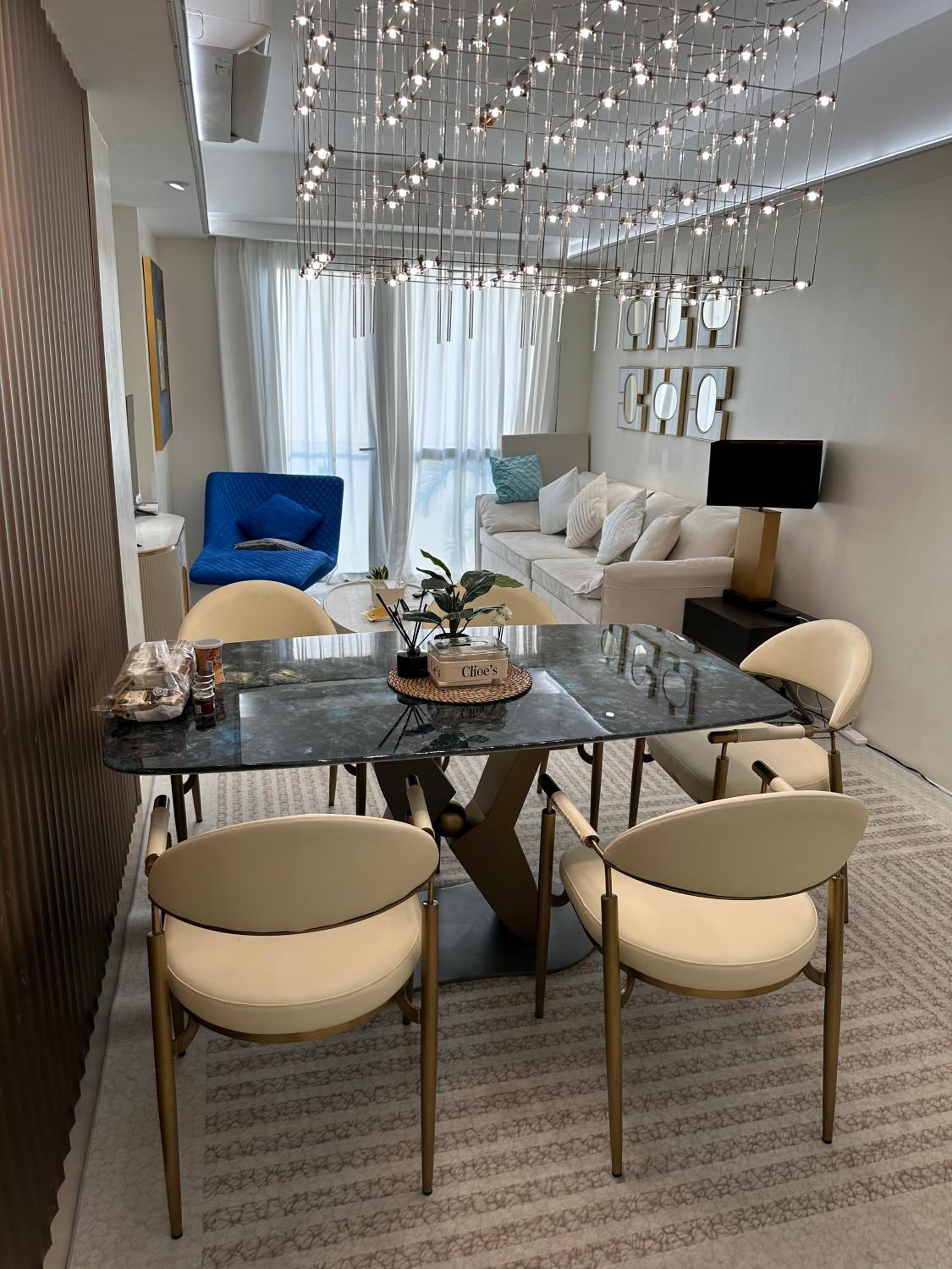 Spacious 2BR Apartment Hotel near City of Dreams, Airport, MOA, Okada, Ayala Malls, and Solaire Casino with free 5 pool access