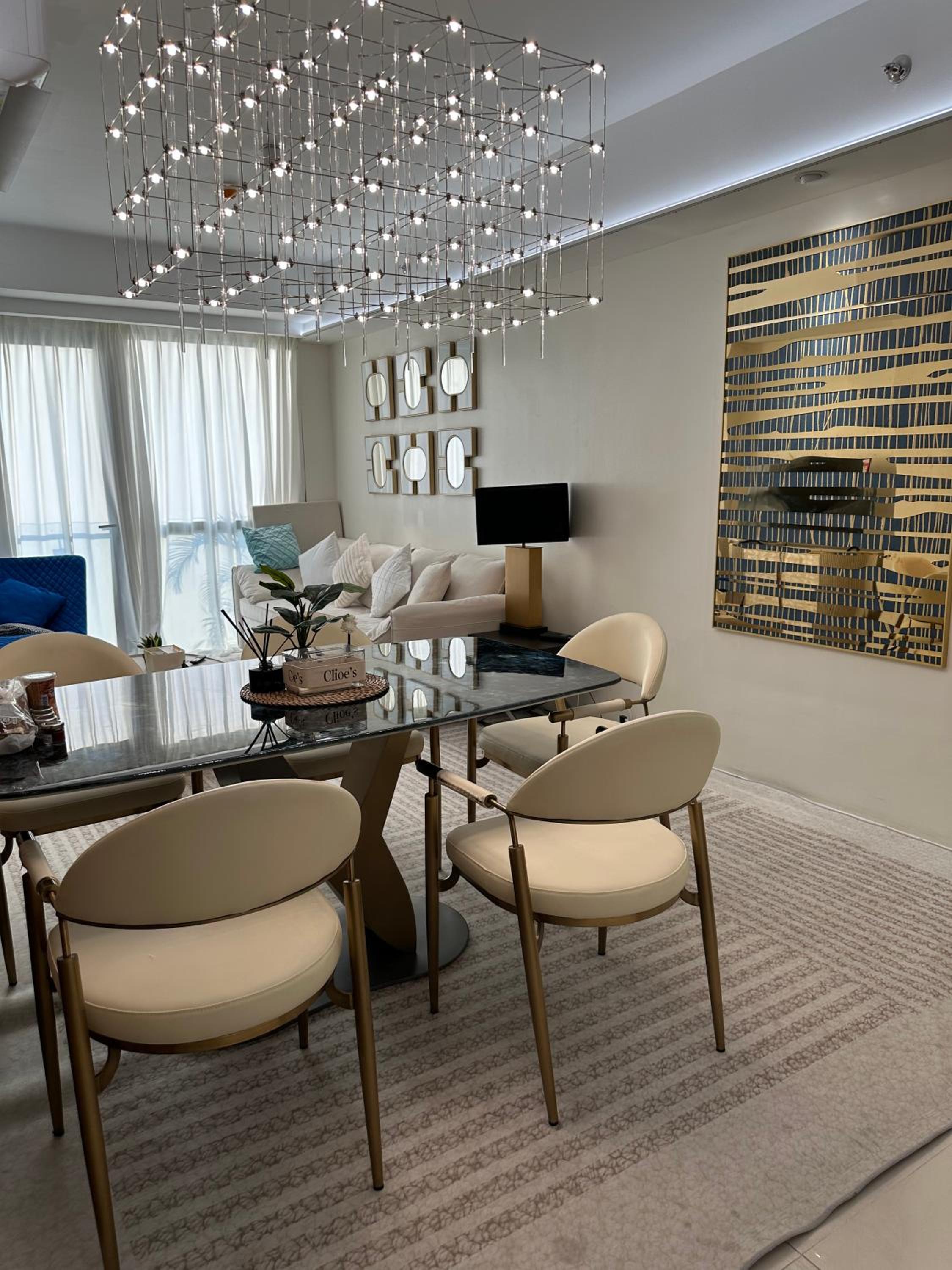 Spacious 2BR Apartment Hotel near City of Dreams, Airport, MOA, Okada, Ayala Malls, and Solaire Casino with free 5 pool access
