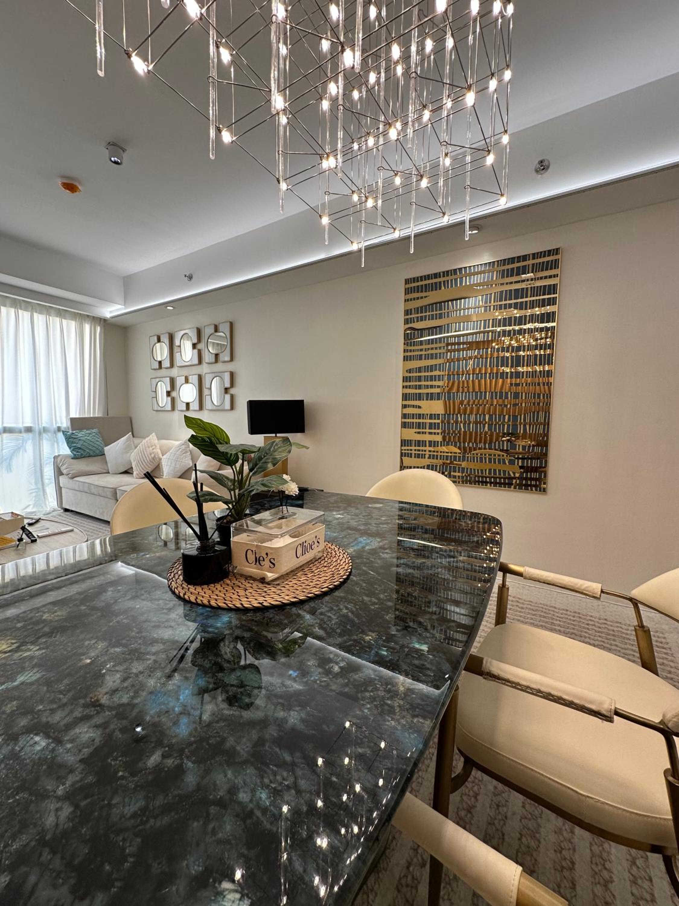 Spacious 2BR Apartment Hotel near City of Dreams, Airport, MOA, Okada, Ayala Malls, and Solaire Casino with free 5 pool access