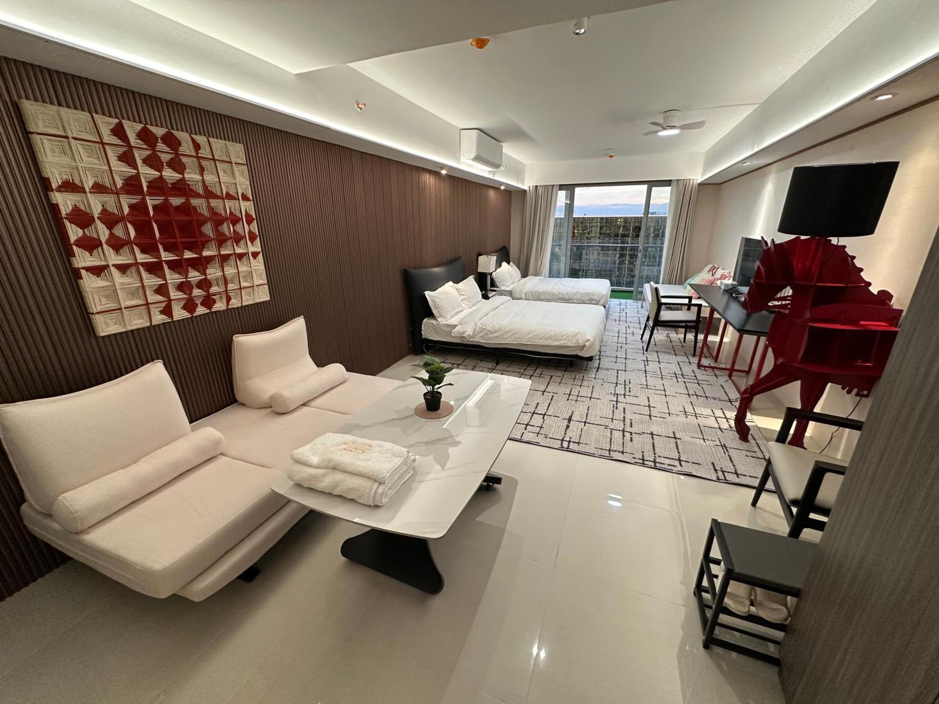 Spacious Elegant Apartment Hotel near City of Dreams, Airport, MOA, Okada, Ayala Malls, and Solaire Casino with free 5 pool access