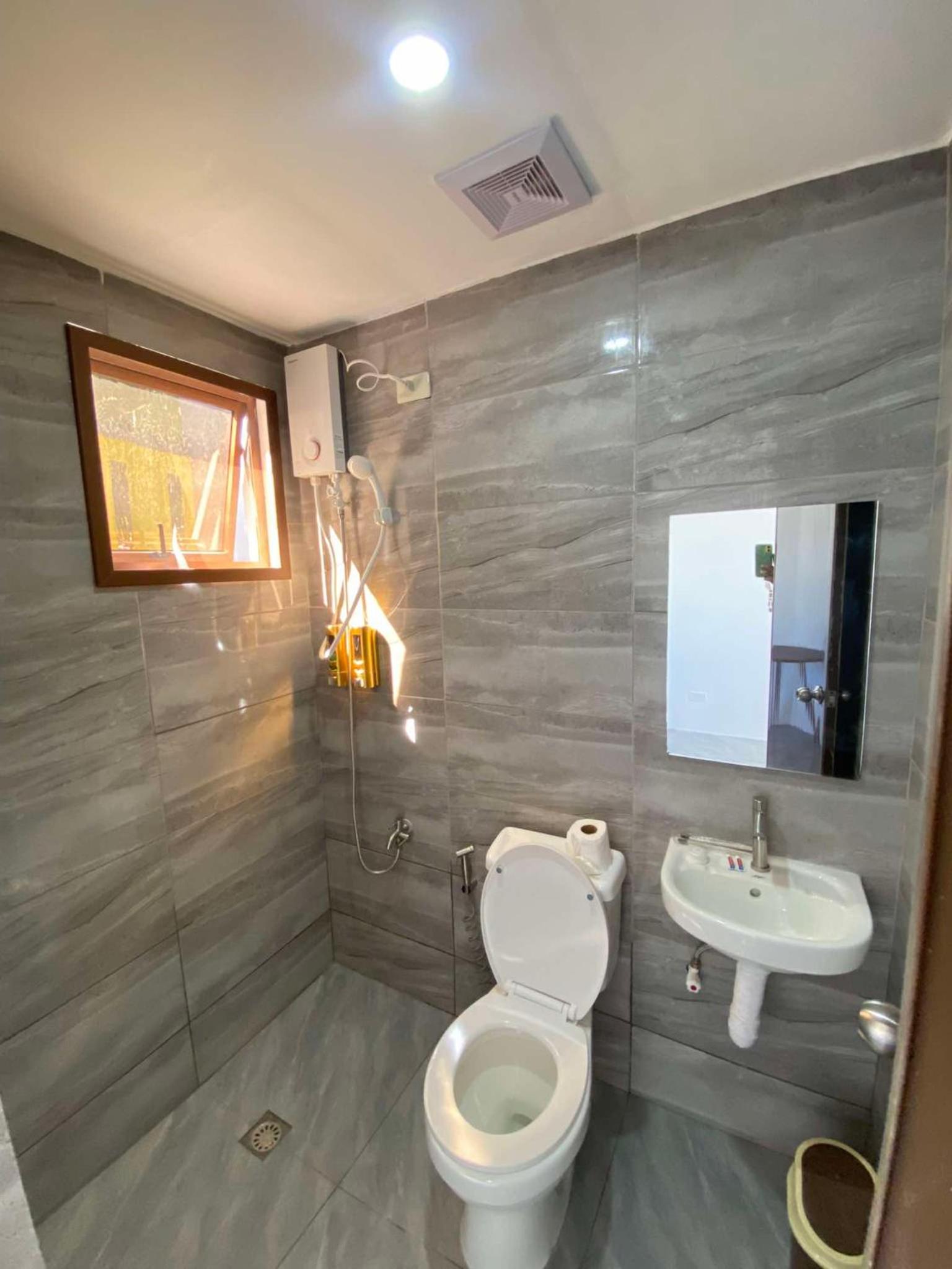 Beach front deluxe room with bathroom - Modern Cabin Shiloh 2