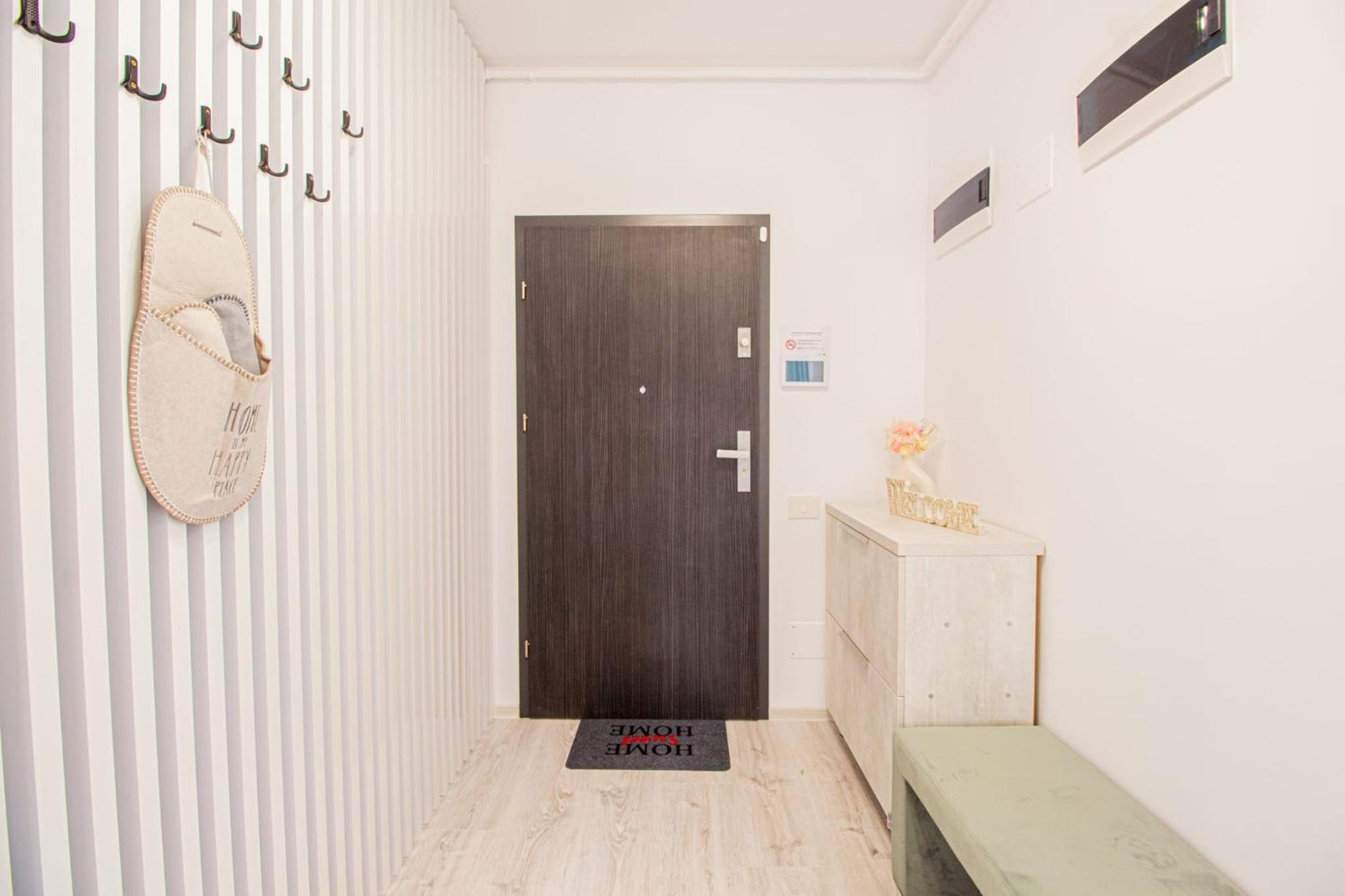 Spacious Holiday Apartment- Mountain View - Huge Balcony - Top Floor