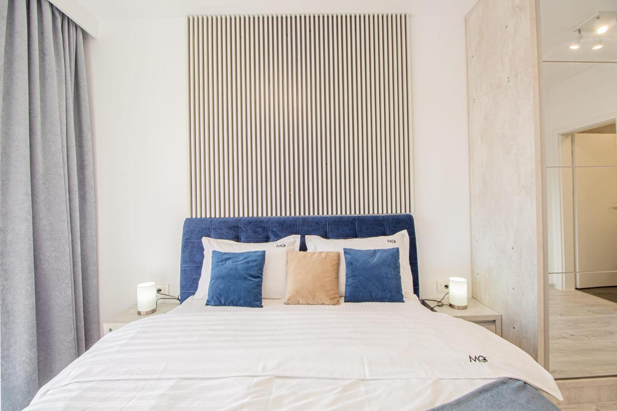 Spacious Holiday Apartment- Mountain View - Huge Balcony - Top Floor