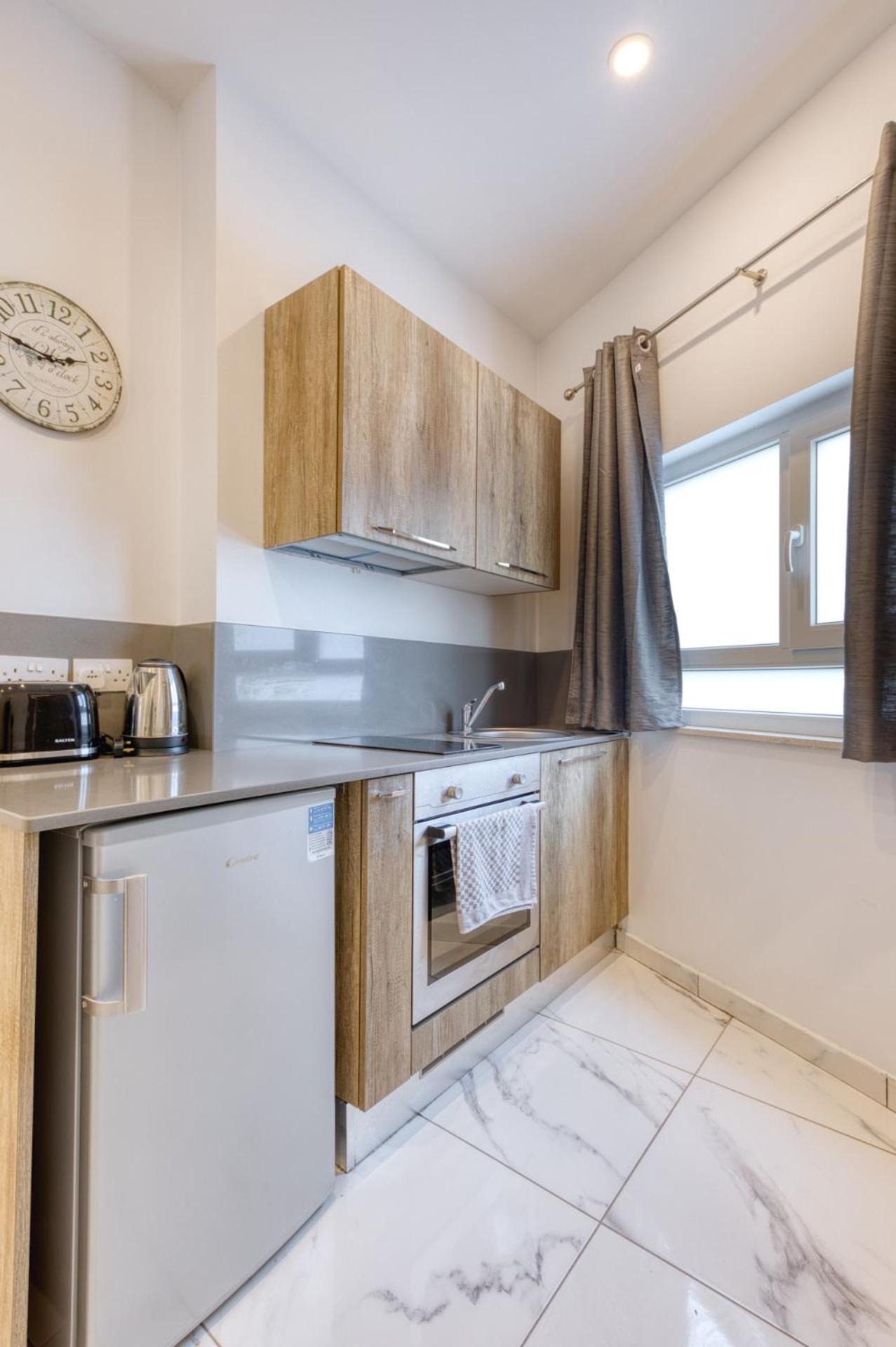 Stylish Apartment in Bay Square 2 photo 3