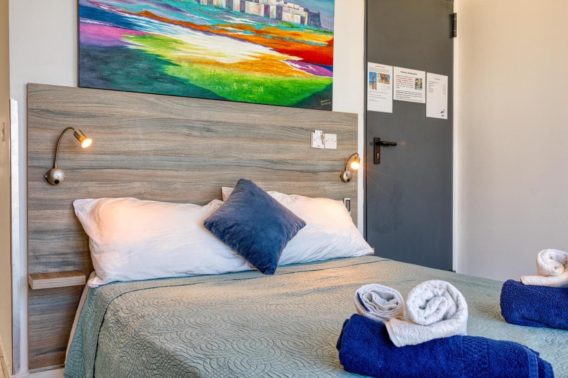 Stylish Penthouse Studio Bay Square 5 photo 5