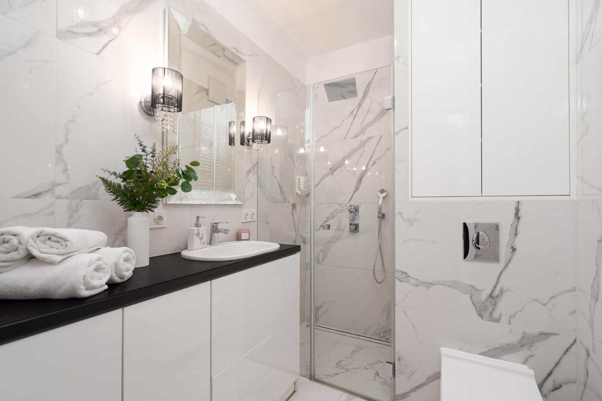 Golden Apartments Warsaw - Luxury Stay on Grzybowska 85-200