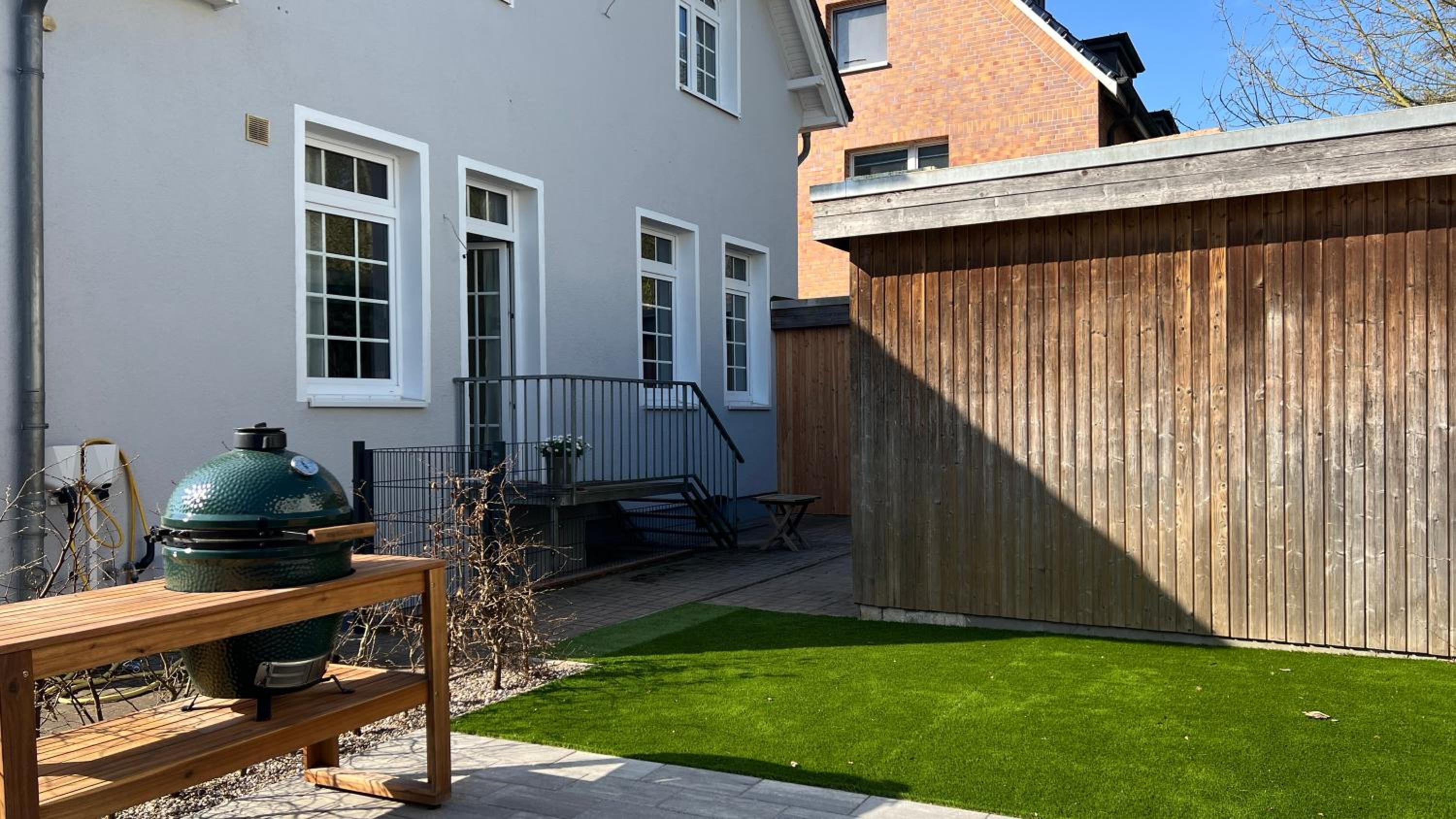 CLS Moderne Villa Bad Schwartau mit Garten für bis zu 6 Personen, 2 E-Ladesäulen, 3 Parkplätze, Loggia, Big GREEN EGG, Massagesessel, Kaffeevollautomat, gr