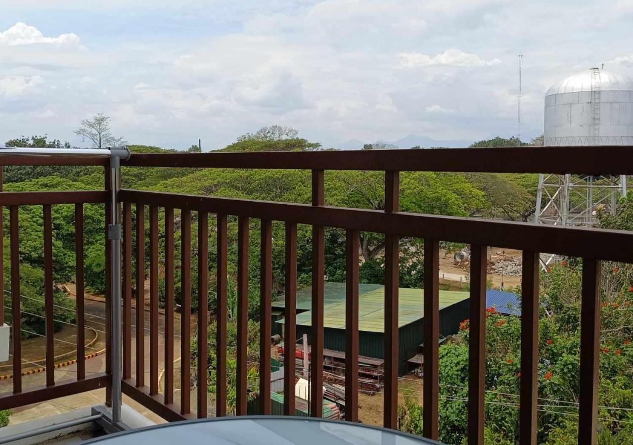 Family-Friendly Staycation with Free Parking, Pool and Gym in Palawan near Airport - B2 7Beryl