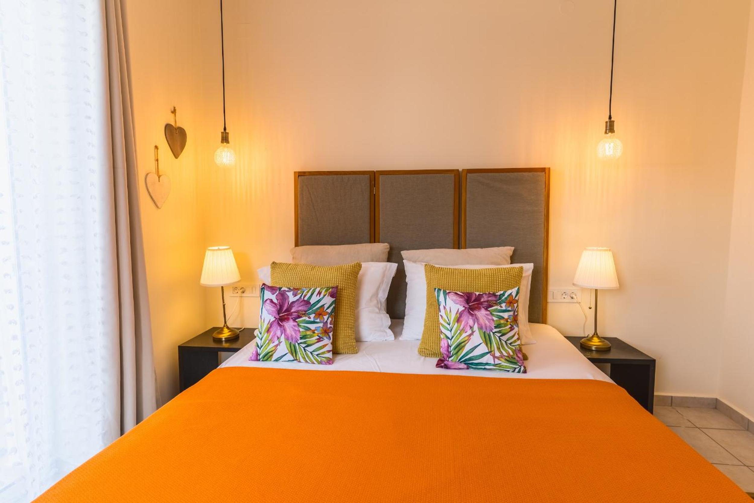 Tranquil Escape Near Lake Swim, Sunsets & Relax