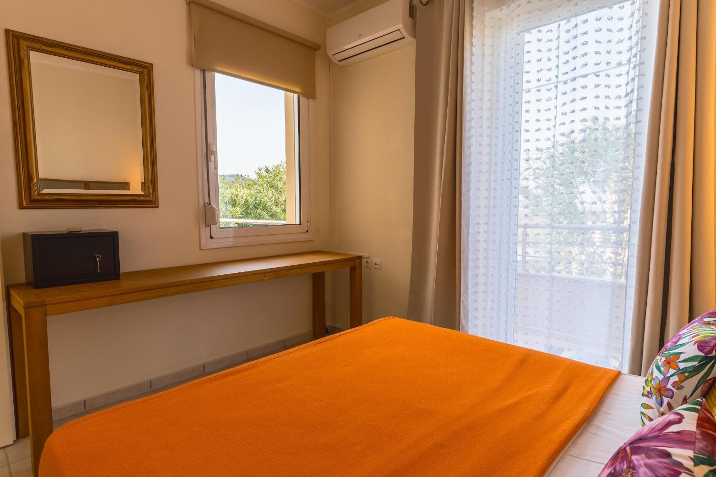 Tranquil Escape Near Lake Swim, Sunsets & Relax