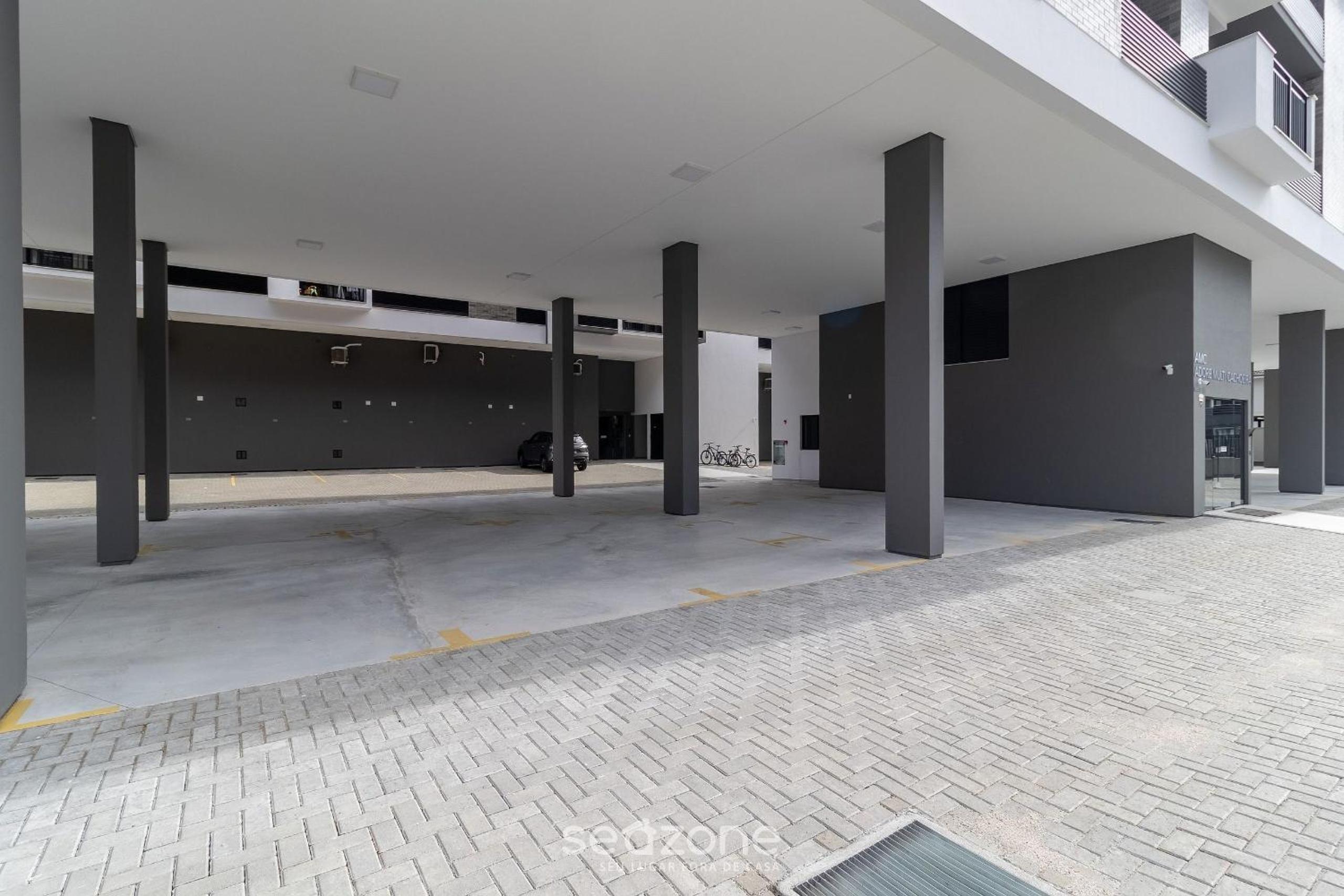 Building with swimming pool 800m from Beach - ACB