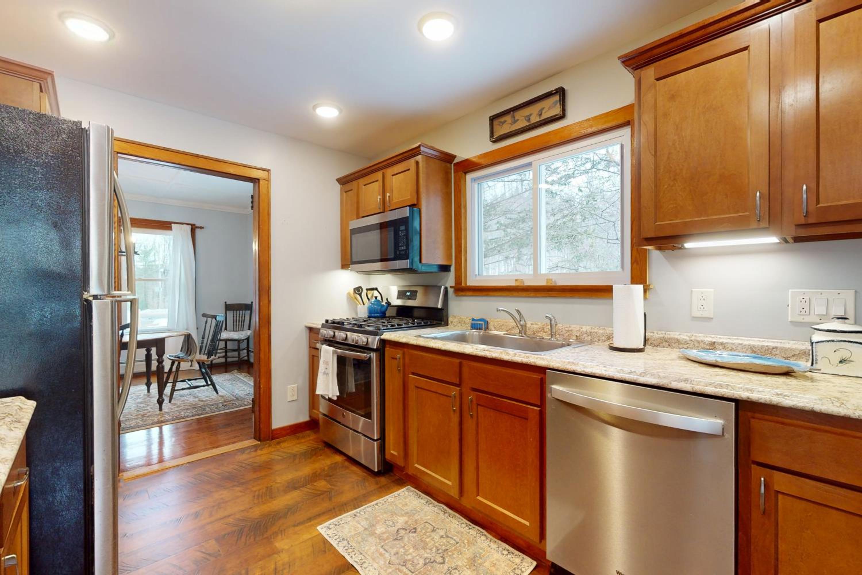 Close to Lake George! All-Season Basecamp with Deck