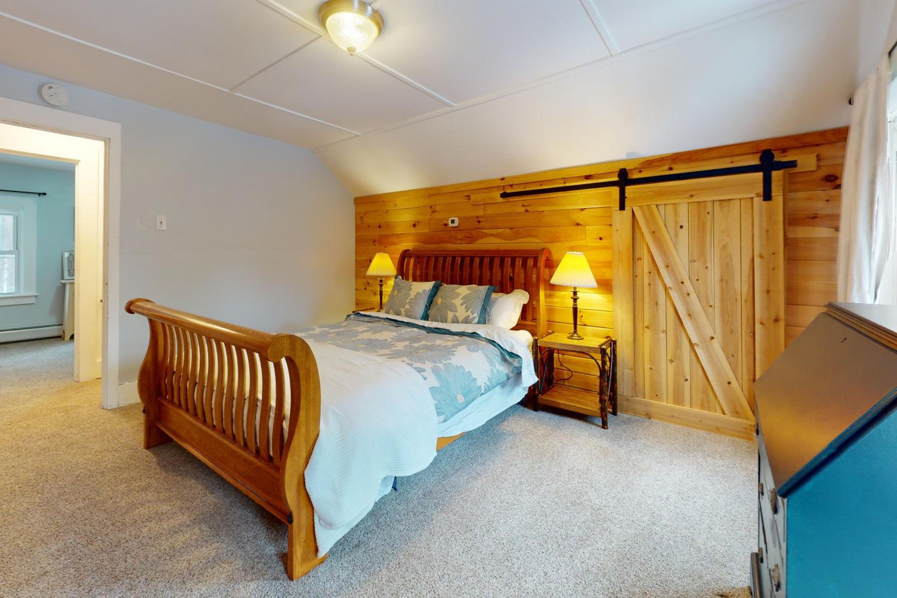 Close to Lake George! All-Season Basecamp with Deck