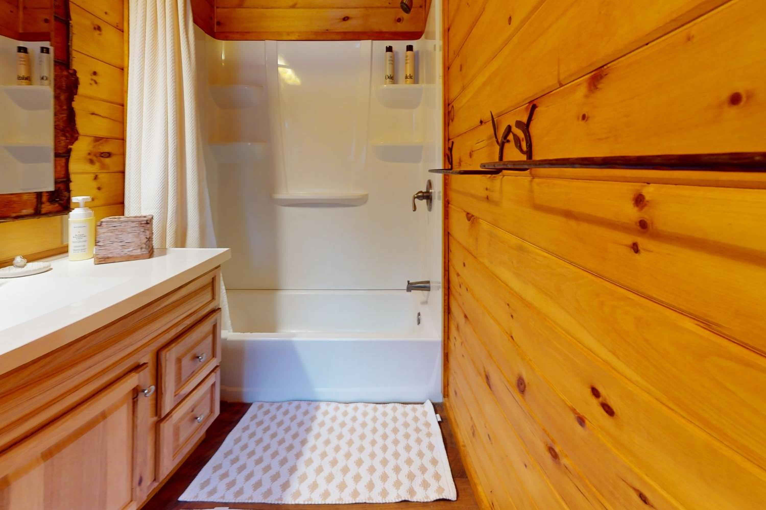 Close to Lake George! All-Season Basecamp with Deck