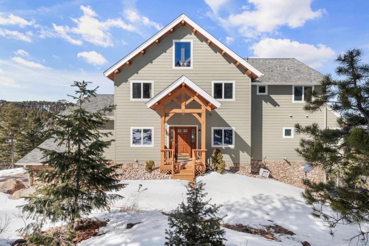 Mountain Retreat Sleeps 10 with Pool Table and Arcade