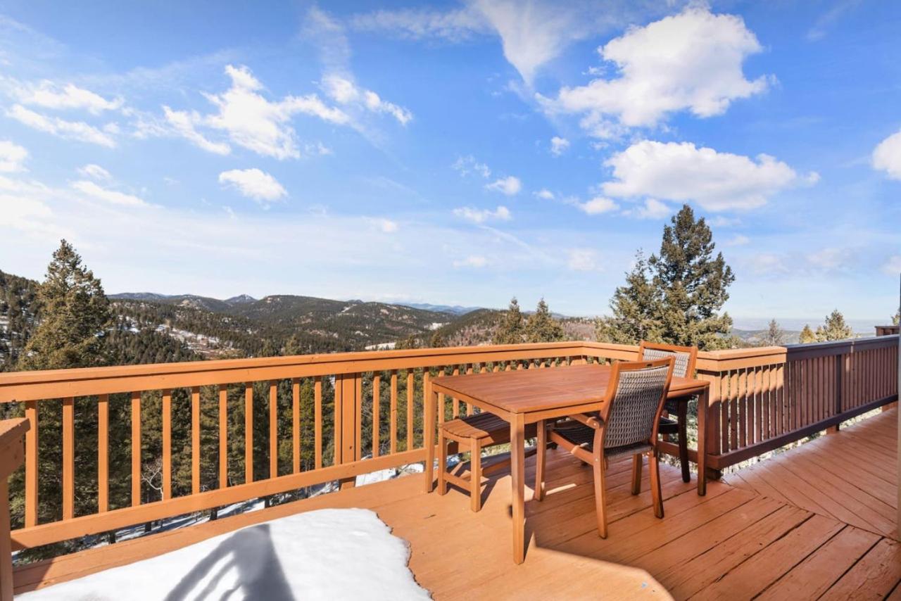 Mountain Retreat Sleeps 10 with Pool Table and Arcade