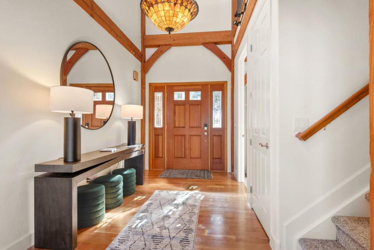 Mountain Retreat Sleeps 10 with Pool Table and Arcade