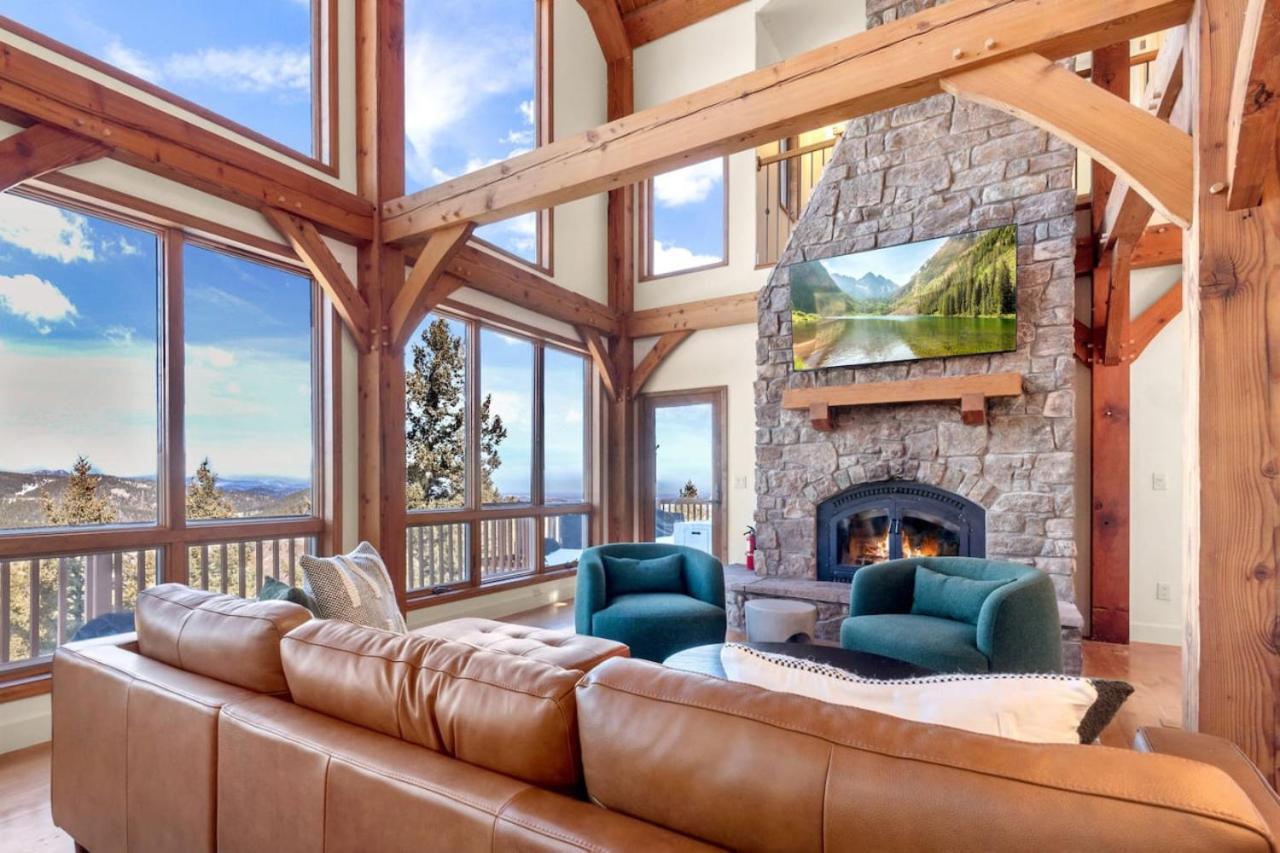 Mountain Retreat Sleeps 10 with Pool Table and Arcade
