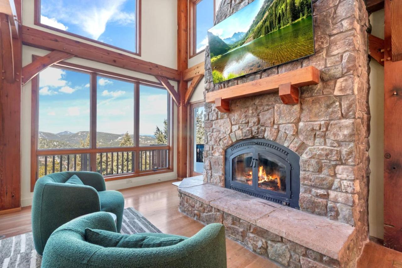 Mountain Retreat Sleeps 10 with Pool Table and Arcade