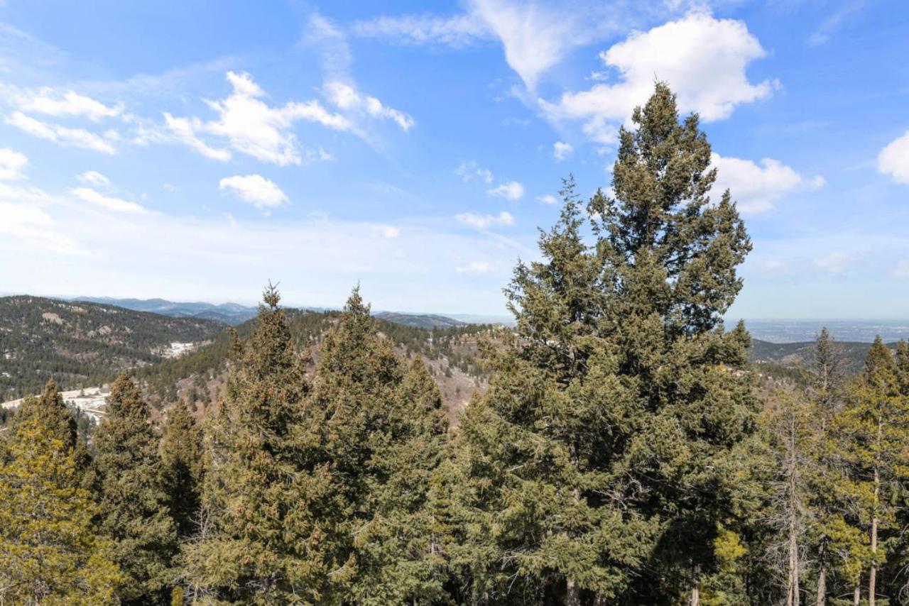 Mountain Retreat Sleeps 10 with Pool Table and Arcade