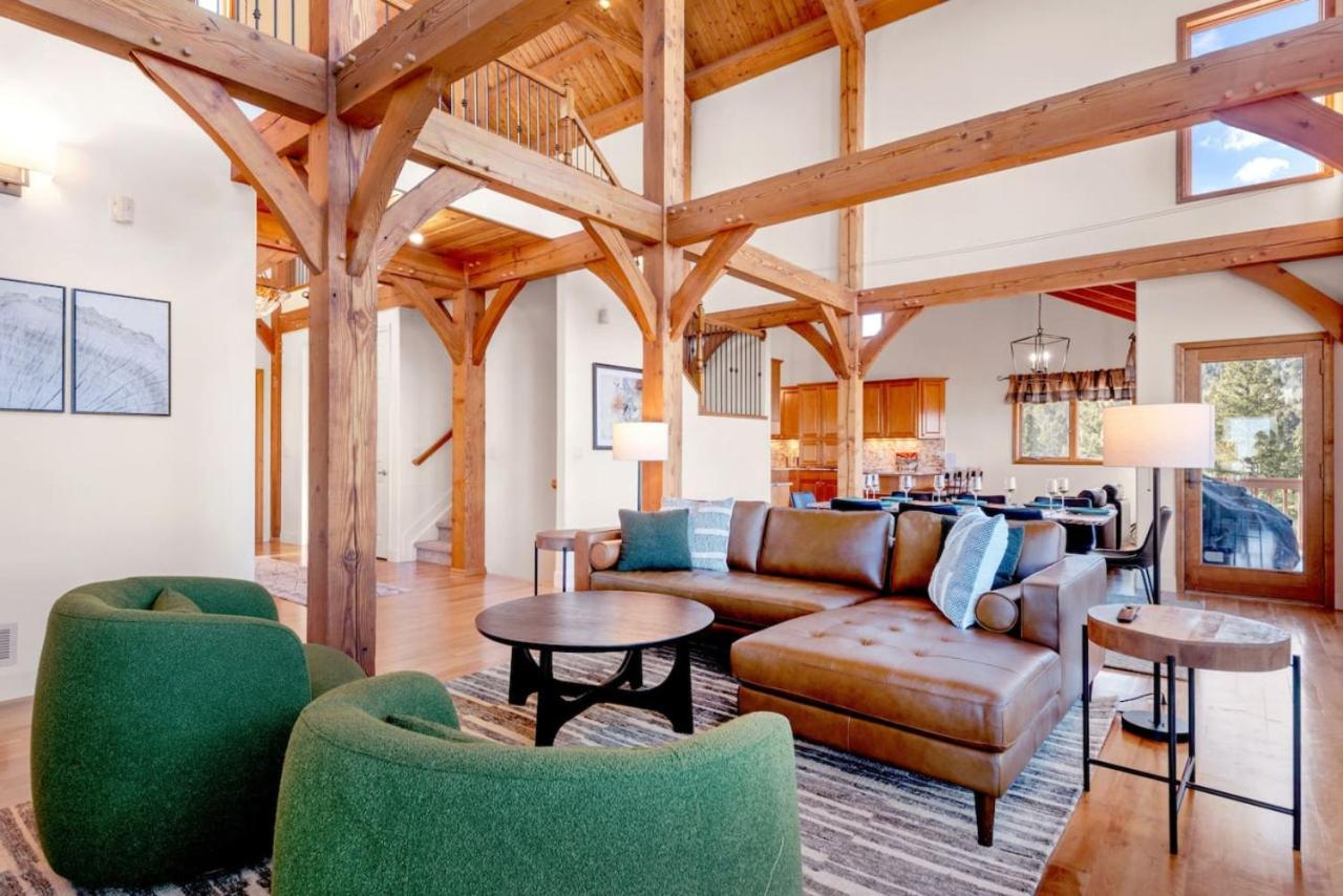 Mountain Retreat Sleeps 10 with Pool Table and Arcade