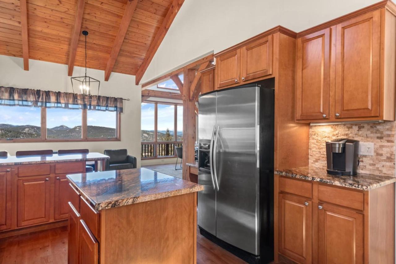 Mountain Retreat Sleeps 10 with Pool Table and Arcade
