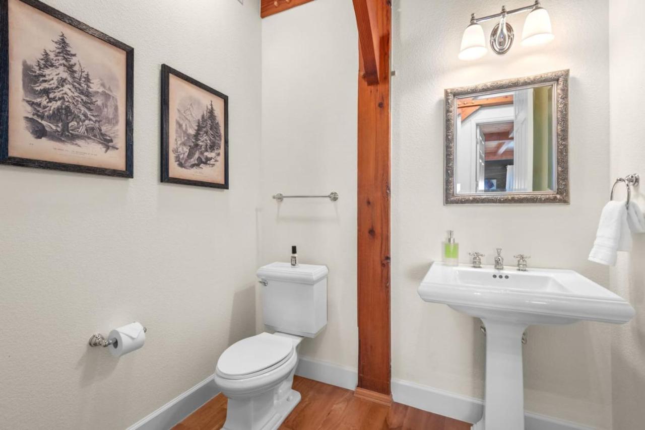 Mountain Retreat Sleeps 10 with Pool Table and Arcade