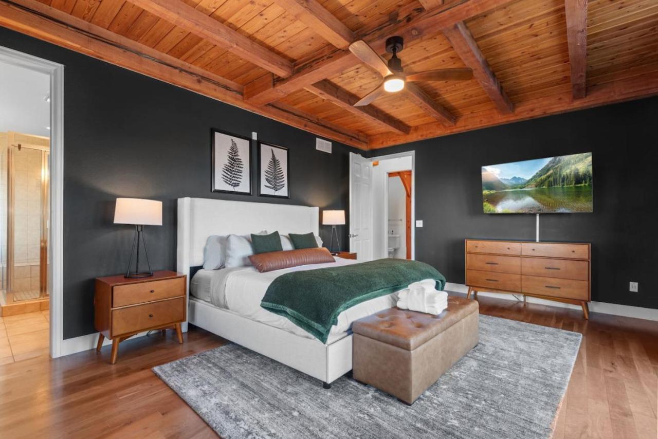 Mountain Retreat Sleeps 10 with Pool Table and Arcade