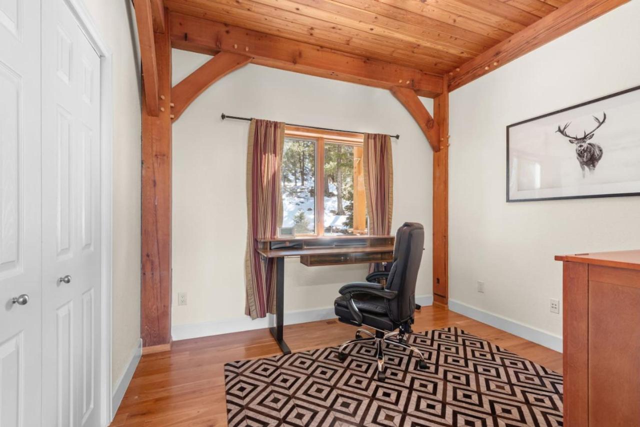 Mountain Retreat Sleeps 10 with Pool Table and Arcade