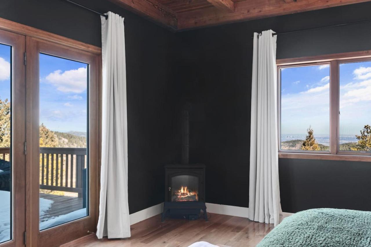 Mountain Retreat Sleeps 10 with Pool Table and Arcade
