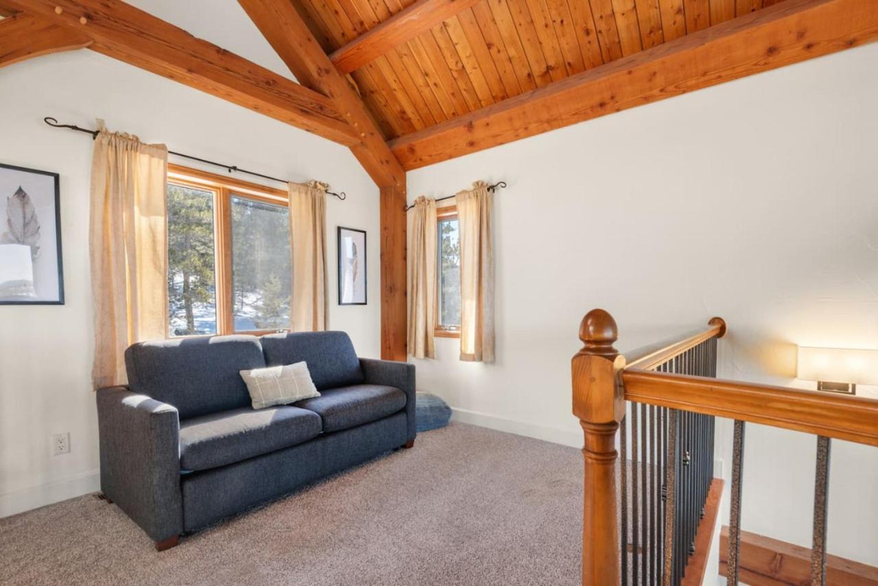 Mountain Retreat Sleeps 10 with Pool Table and Arcade