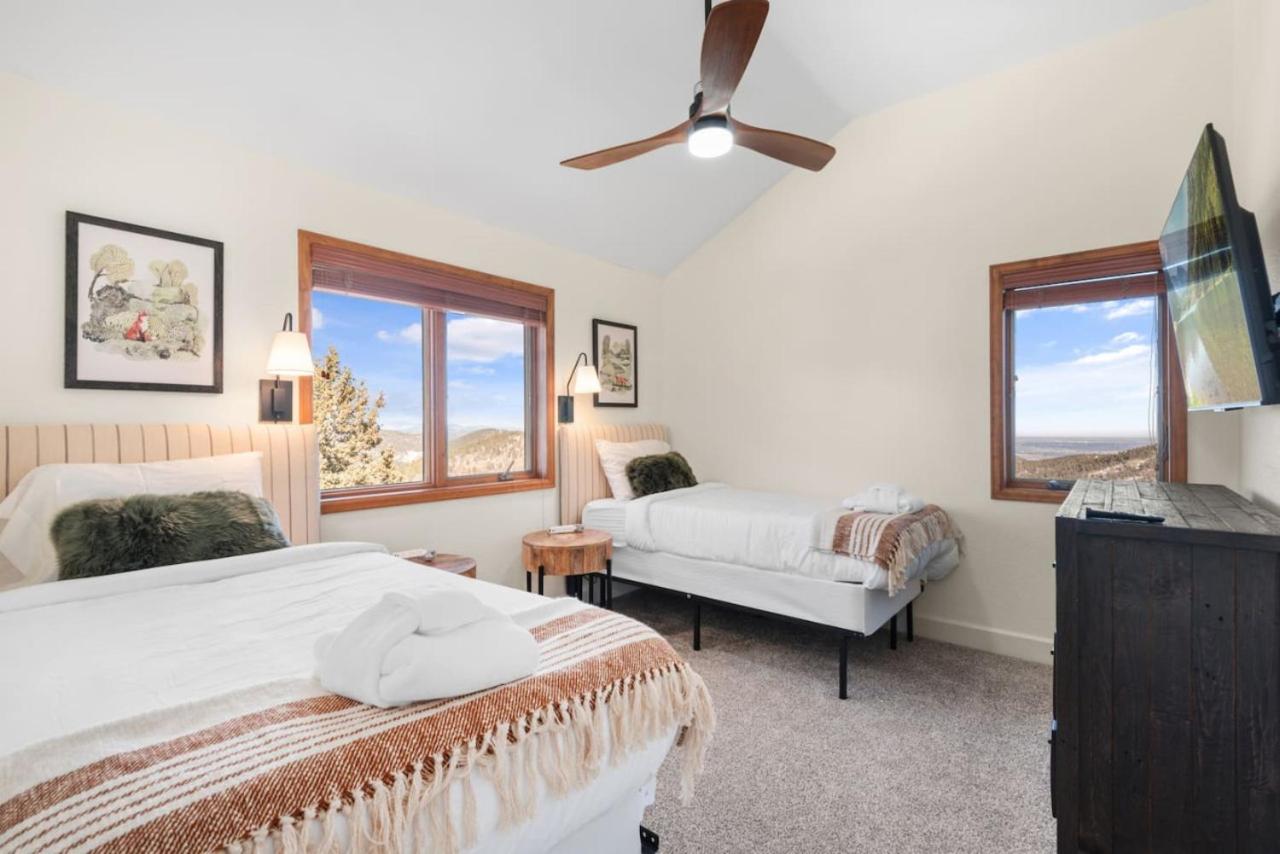 Mountain Retreat Sleeps 10 with Pool Table and Arcade