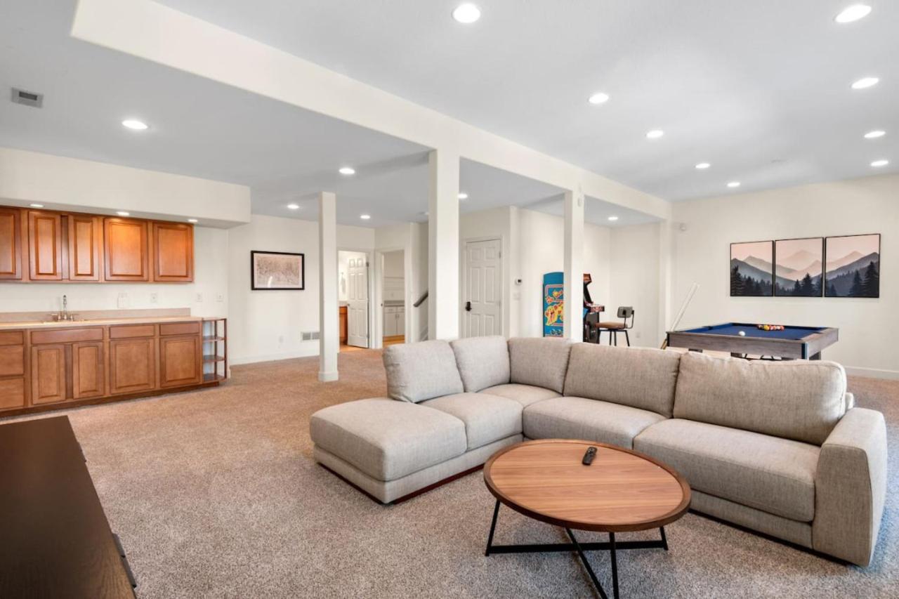 Mountain Retreat Sleeps 10 with Pool Table and Arcade