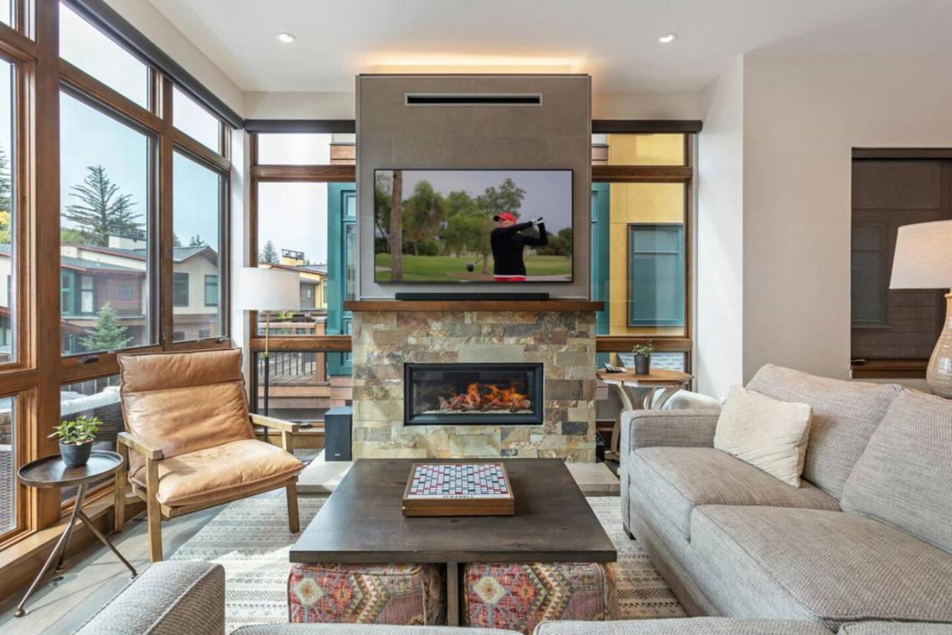 LUXE Riverfront Mountain Retreat Walk to Gondola