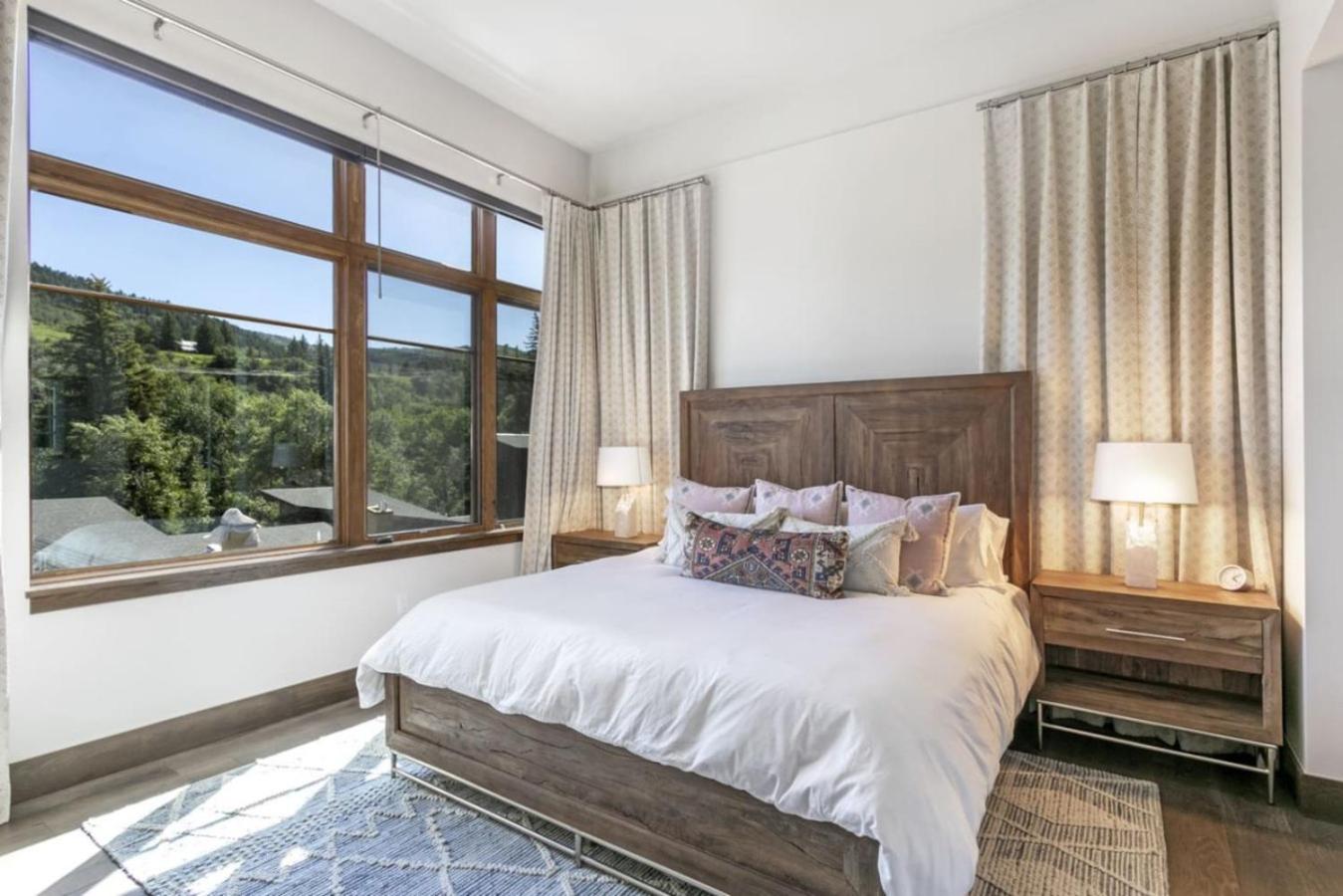 LUXE Riverfront Mountain Retreat Walk to Gondola
