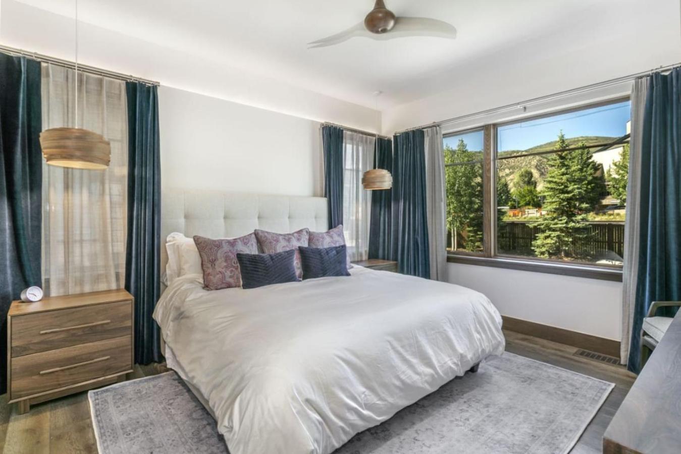 LUXE Riverfront Mountain Retreat Walk to Gondola