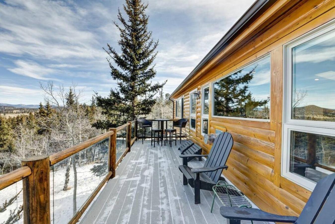 Cabin On 13 Acres With A Pool Table And Jacuzzi Tub