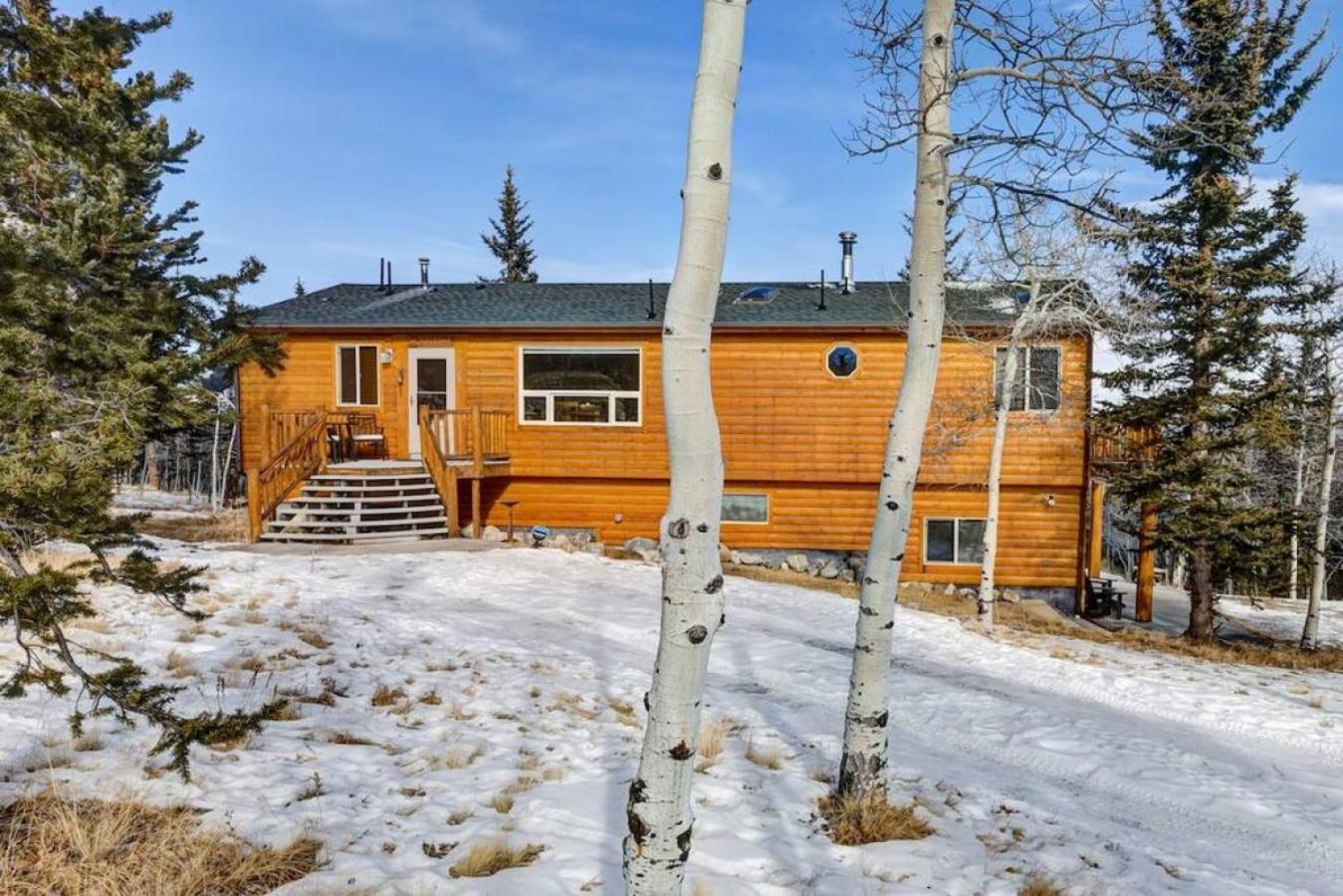 Cabin On 13 Acres With A Pool Table And Jacuzzi Tub