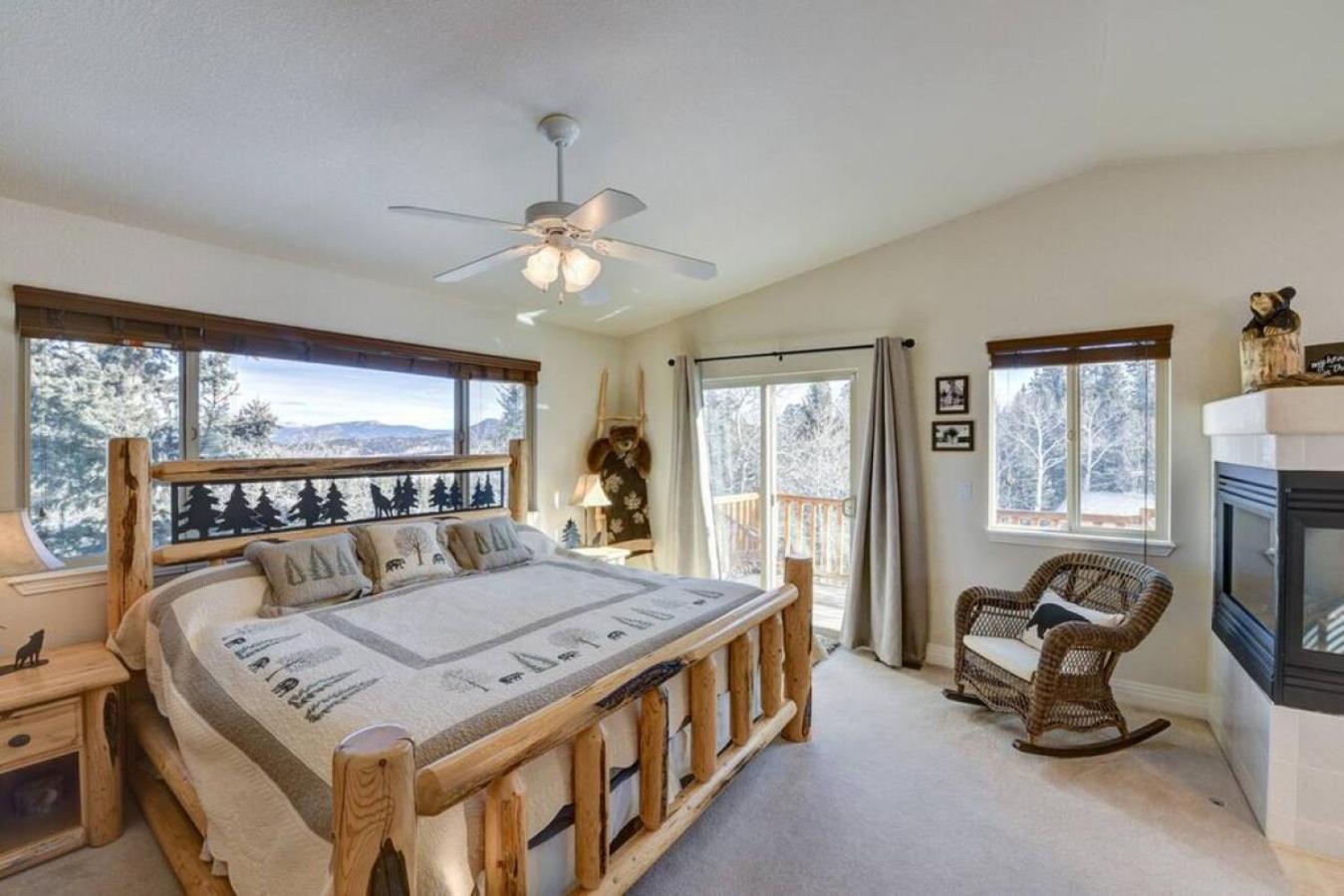 Cabin On 13 Acres With A Pool Table And Jacuzzi Tub