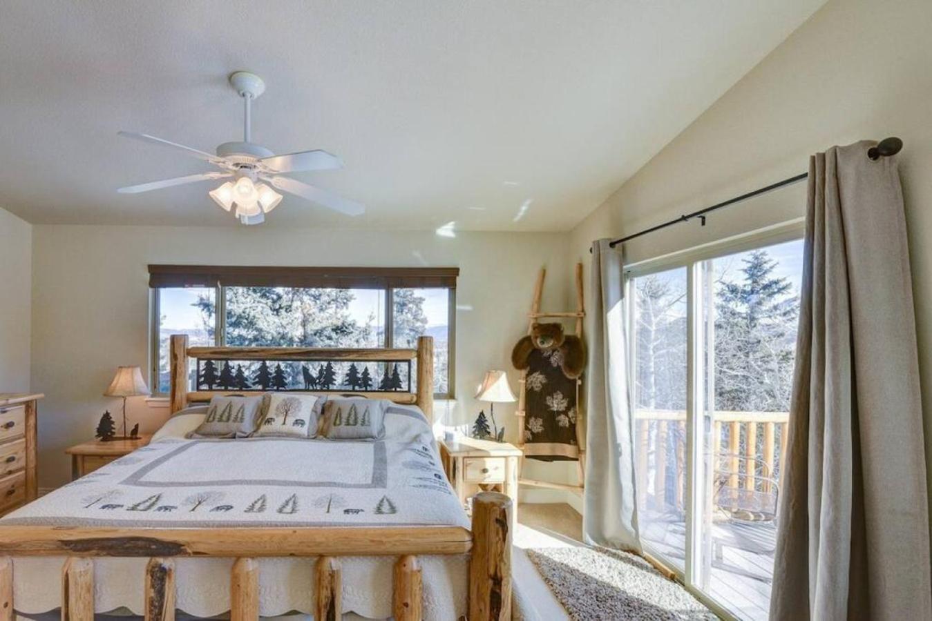 Cabin On 13 Acres With A Pool Table And Jacuzzi Tub
