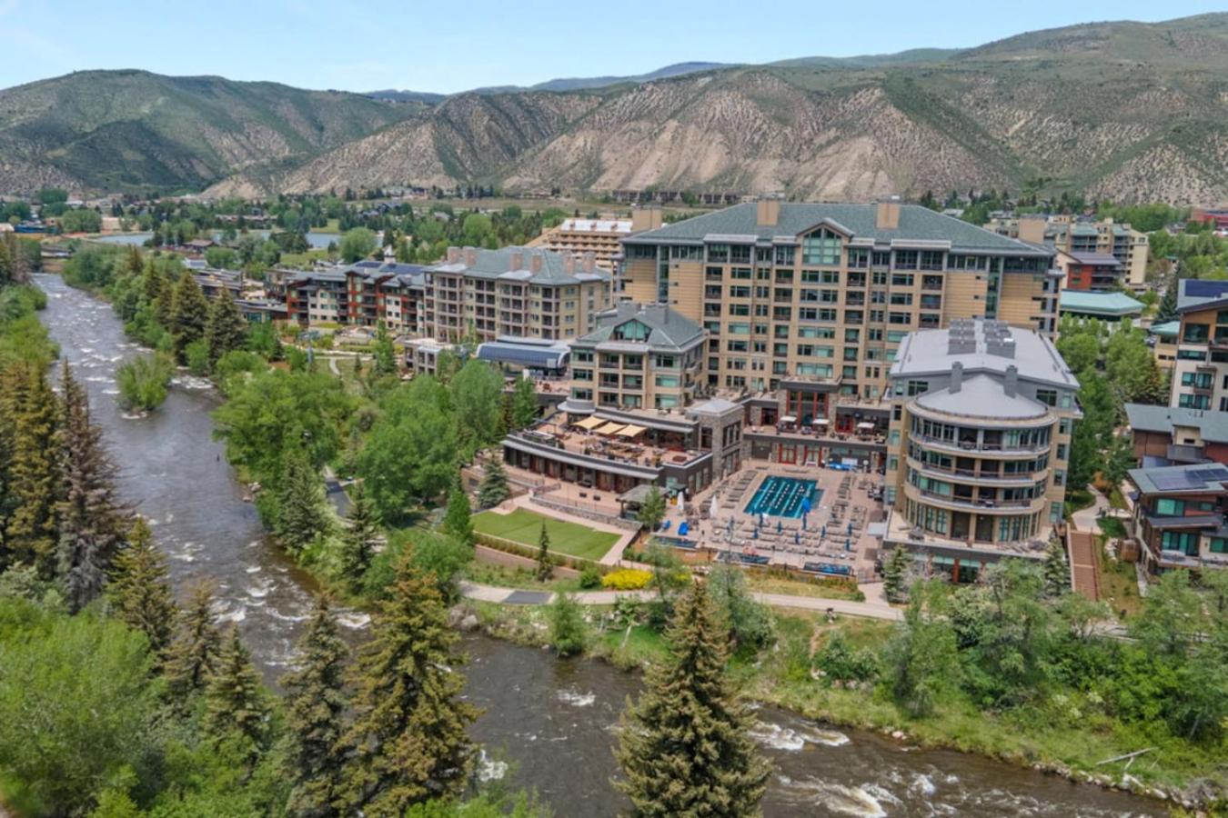 LUXE Riverfront Mountain Retreat Walk to Gondola