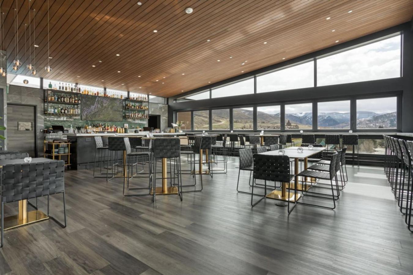 LUXE Riverfront Mountain Retreat Walk to Gondola