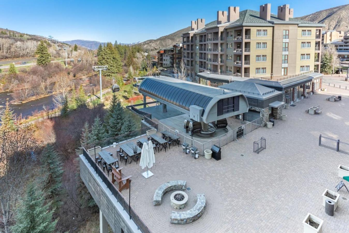 LUXE Riverfront Mountain Retreat Walk to Gondola