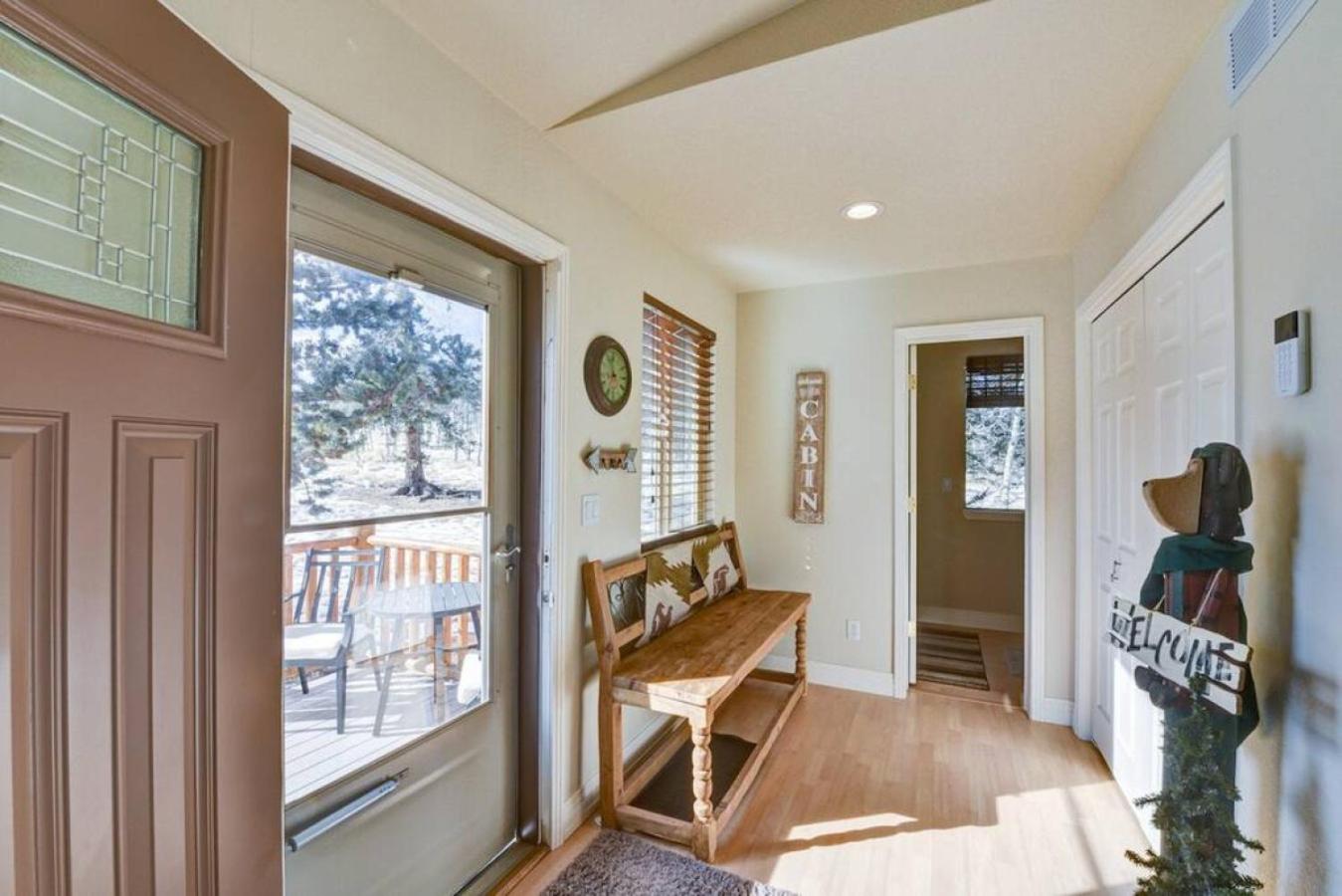 Cabin On 13 Acres With A Pool Table And Jacuzzi Tub